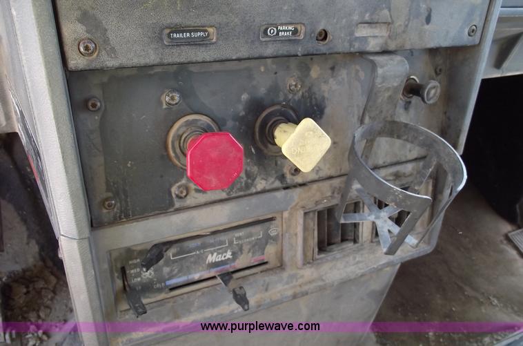 image for item A4033 1992 Mack CH613 dump truck