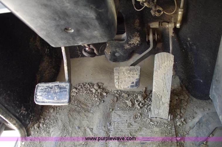 image for item A4033 1992 Mack CH613 dump truck