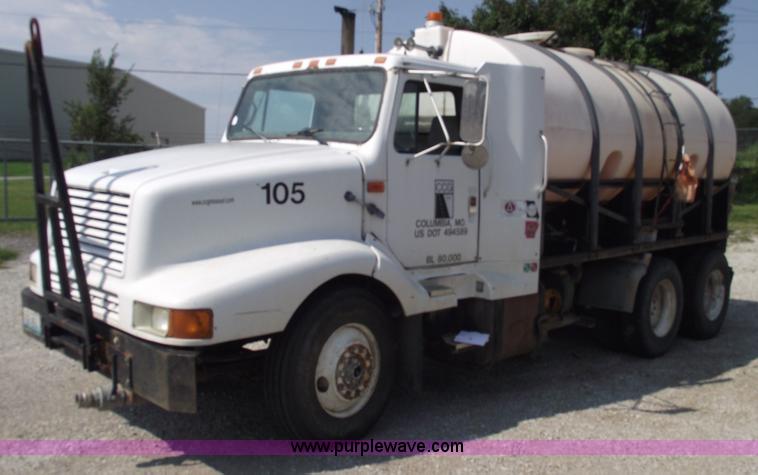 image for item A4035 1990 International 8300 water truck