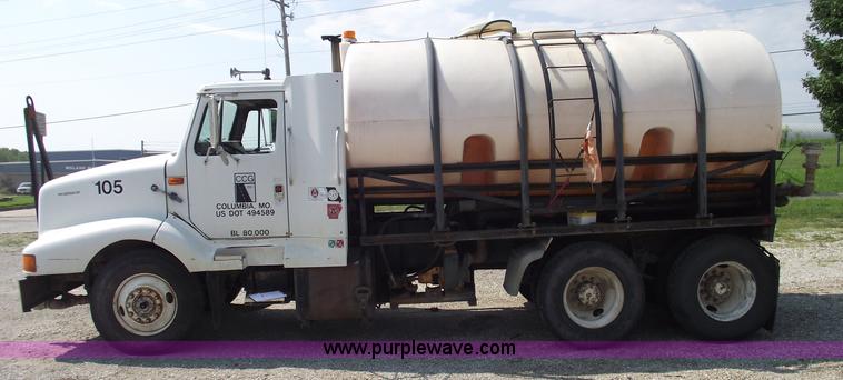 image for item A4035 1990 International 8300 water truck