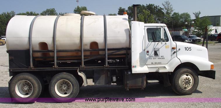 image for item A4035 1990 International 8300 water truck