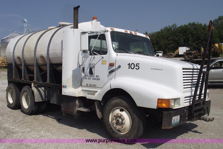 image for item A4035 1990 International 8300 water truck