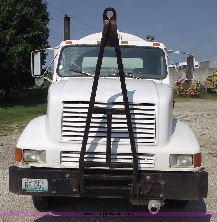 image for item A4035 1990 International 8300 water truck