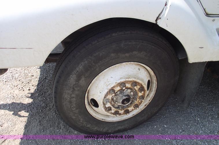 image for item A4035 1990 International 8300 water truck