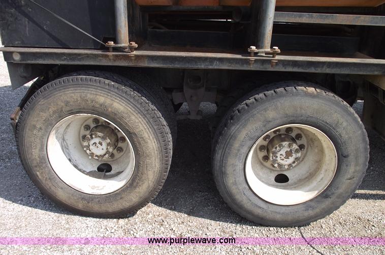 image for item A4035 1990 International 8300 water truck