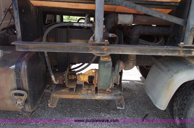 image for item A4035 1990 International 8300 water truck