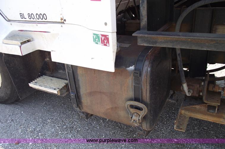 image for item A4035 1990 International 8300 water truck