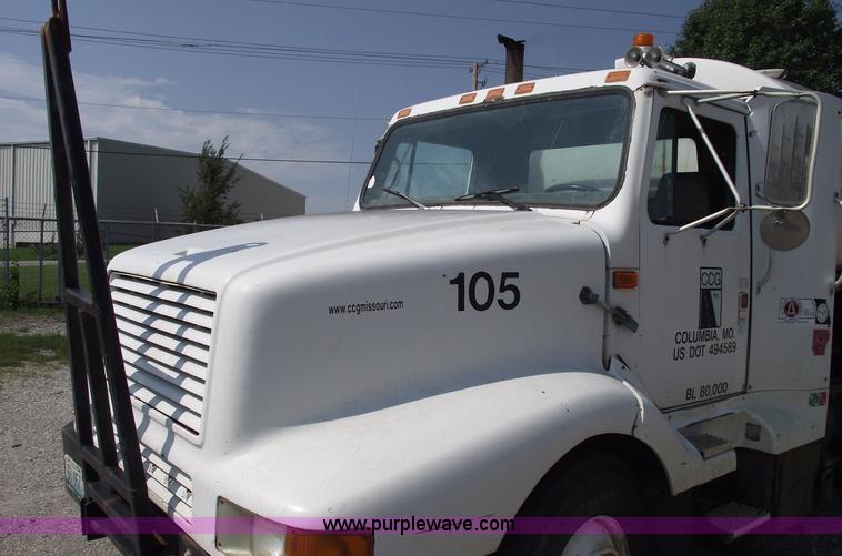image for item A4035 1990 International 8300 water truck