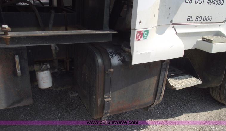 image for item A4035 1990 International 8300 water truck