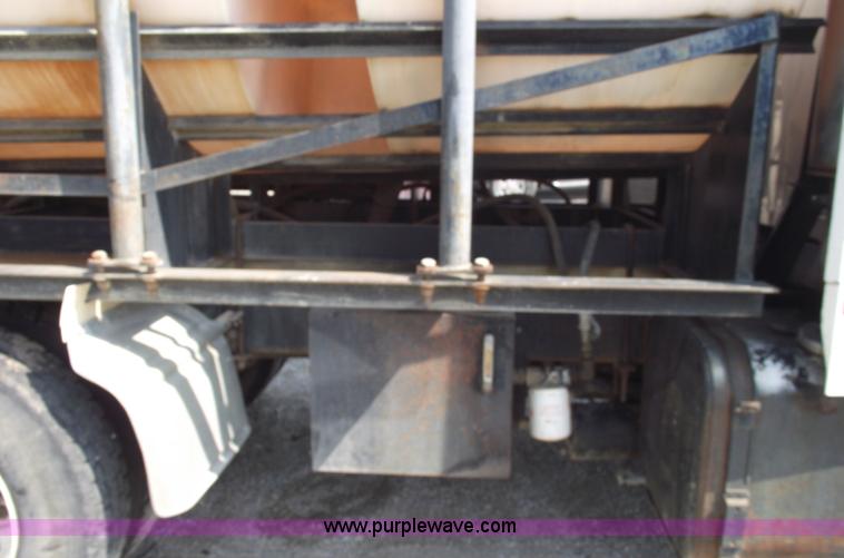 image for item A4035 1990 International 8300 water truck