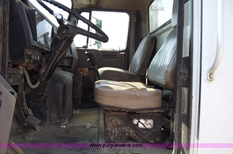 image for item A4035 1990 International 8300 water truck