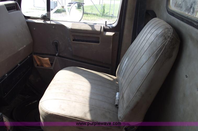 image for item A4035 1990 International 8300 water truck