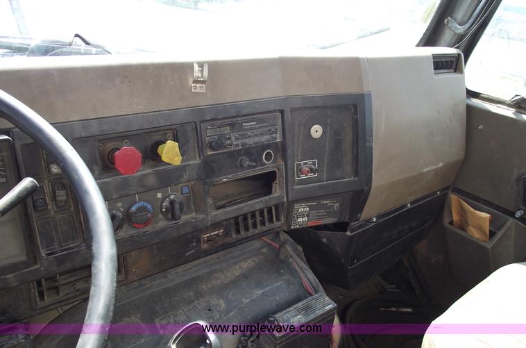 image for item A4035 1990 International 8300 water truck