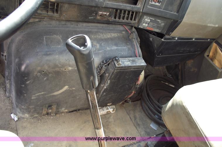 image for item A4035 1990 International 8300 water truck