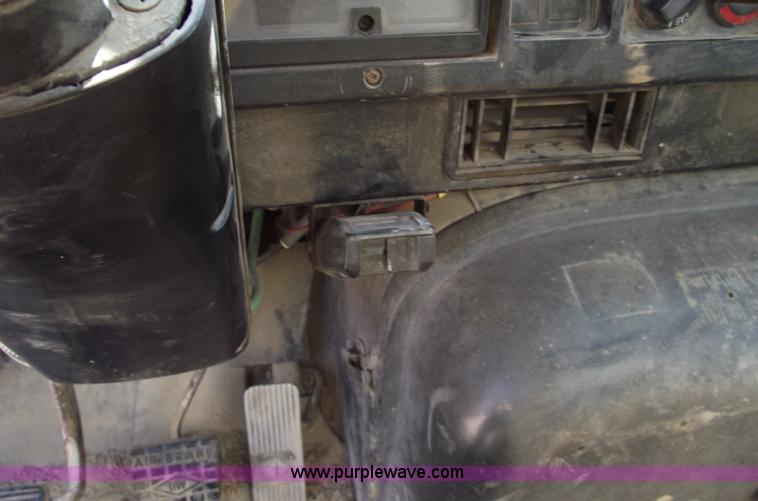 image for item A4035 1990 International 8300 water truck