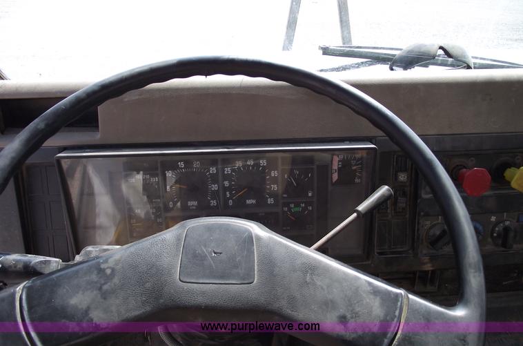 image for item A4035 1990 International 8300 water truck