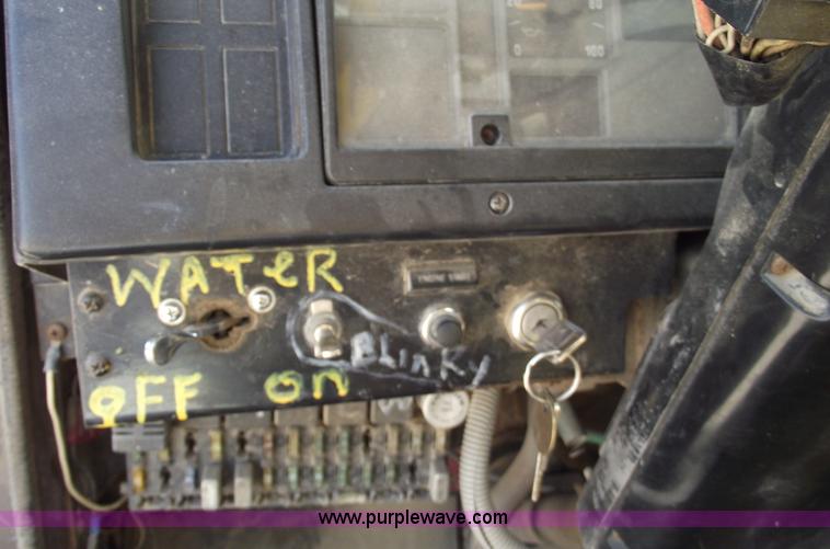 image for item A4035 1990 International 8300 water truck