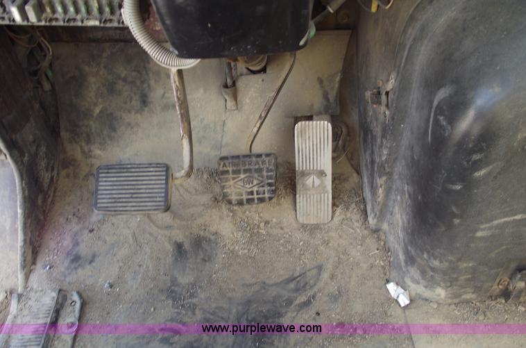 image for item A4035 1990 International 8300 water truck