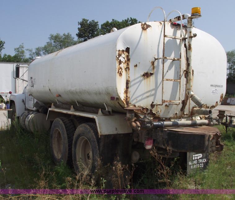 image for item A4036 1989 Mack R688ST water truck