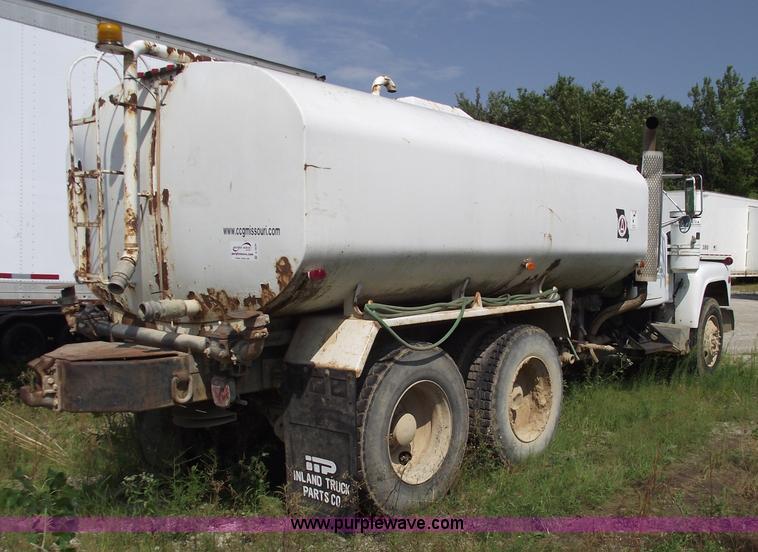 image for item A4036 1989 Mack R688ST water truck