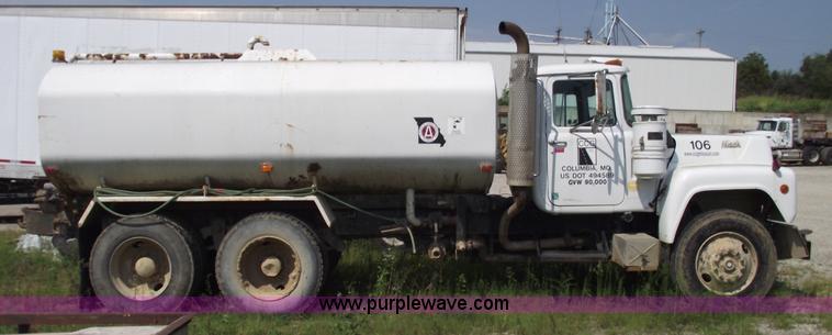 image for item A4036 1989 Mack R688ST water truck