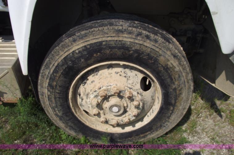 image for item A4036 1989 Mack R688ST water truck