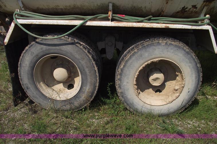 image for item A4036 1989 Mack R688ST water truck