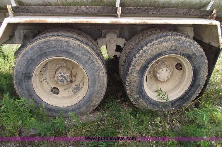 image for item A4036 1989 Mack R688ST water truck