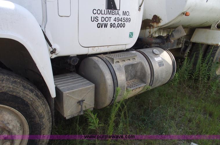 image for item A4036 1989 Mack R688ST water truck