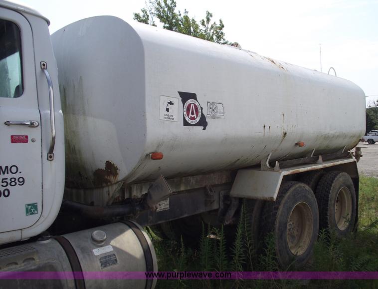 image for item A4036 1989 Mack R688ST water truck