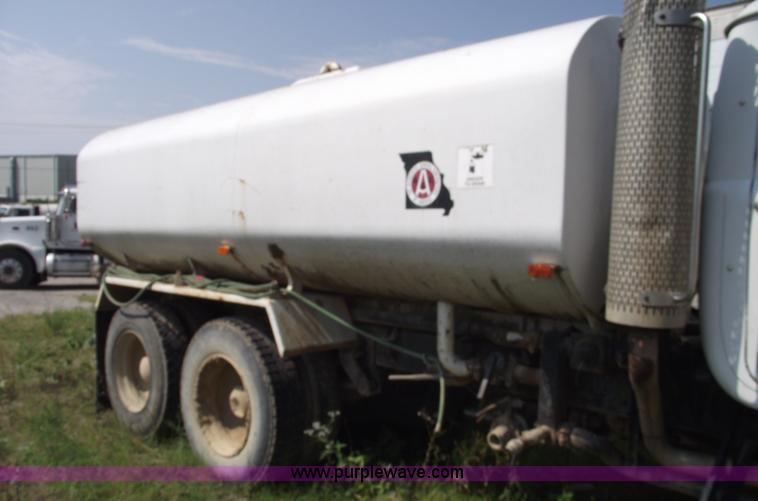 image for item A4036 1989 Mack R688ST water truck