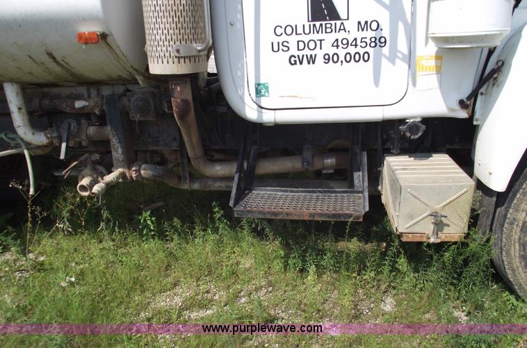 image for item A4036 1989 Mack R688ST water truck