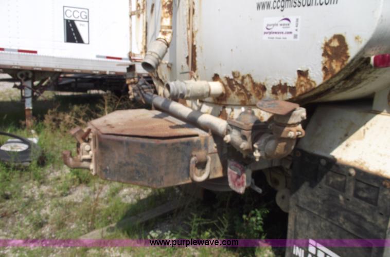 image for item A4036 1989 Mack R688ST water truck