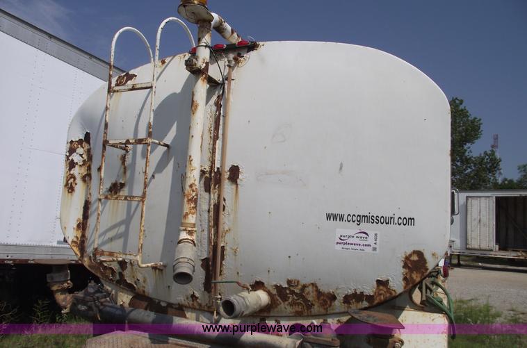 image for item A4036 1989 Mack R688ST water truck