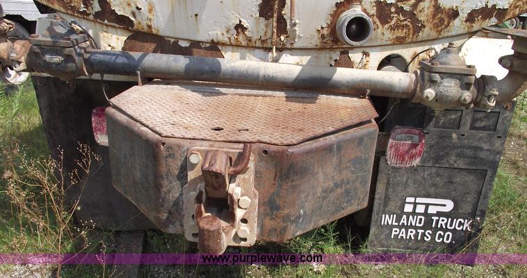 image for item A4036 1989 Mack R688ST water truck