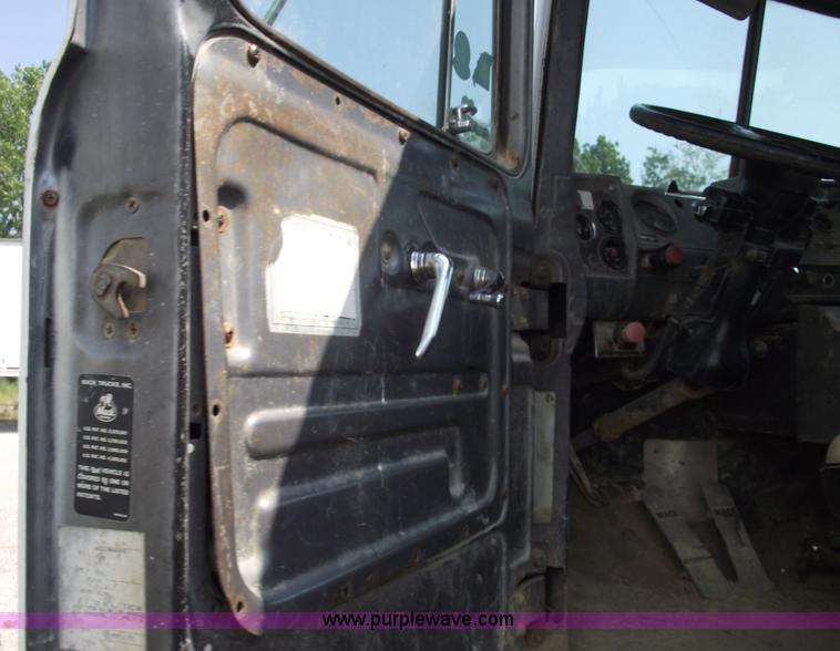 image for item A4036 1989 Mack R688ST water truck