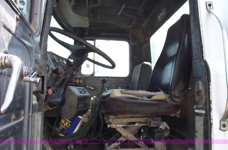 image for item A4036 1989 Mack R688ST water truck