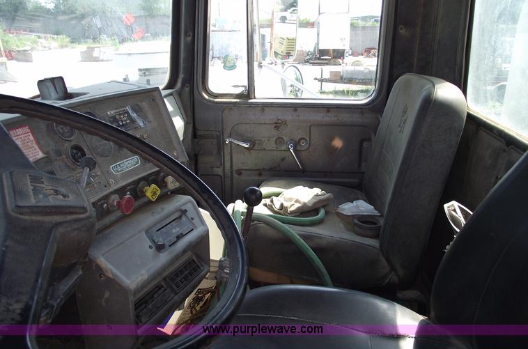 image for item A4036 1989 Mack R688ST water truck