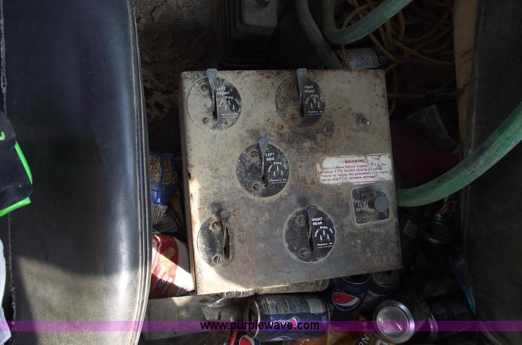 image for item A4036 1989 Mack R688ST water truck