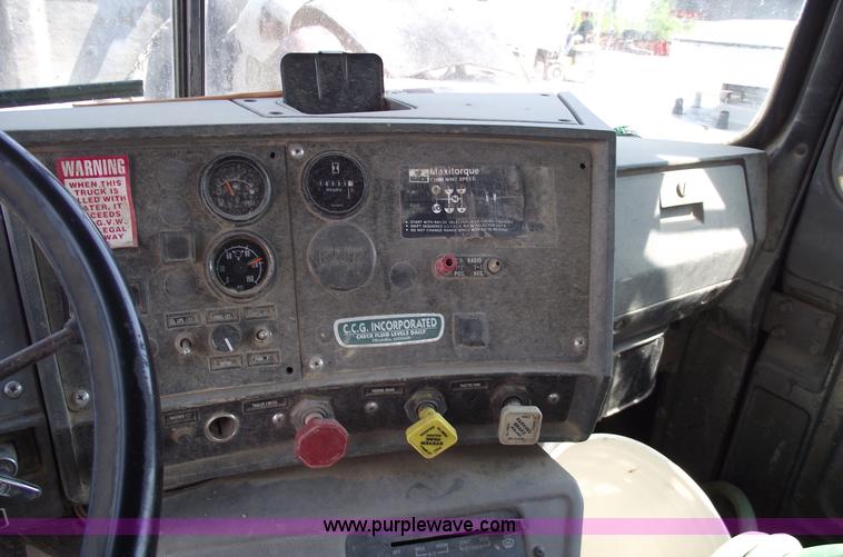 image for item A4036 1989 Mack R688ST water truck