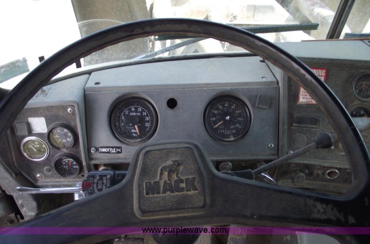 image for item A4036 1989 Mack R688ST water truck