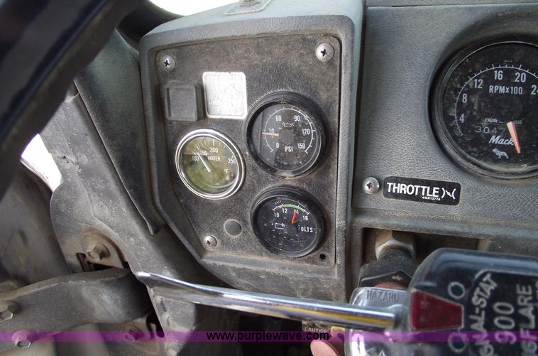 image for item A4036 1989 Mack R688ST water truck