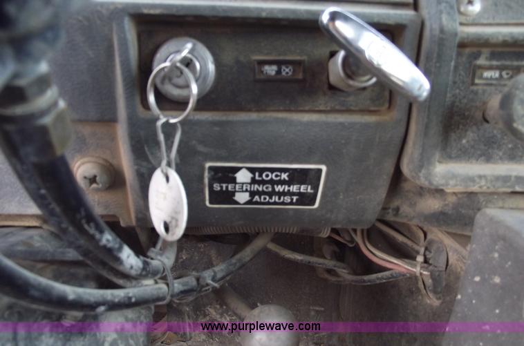 image for item A4036 1989 Mack R688ST water truck