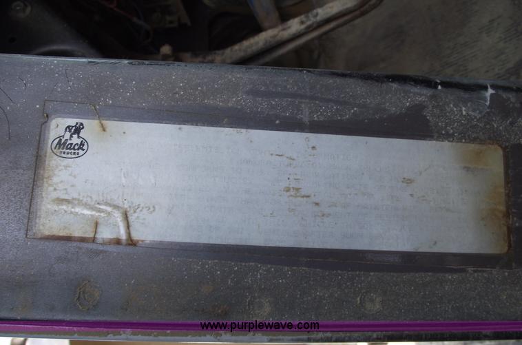 image for item A4036 1989 Mack R688ST water truck