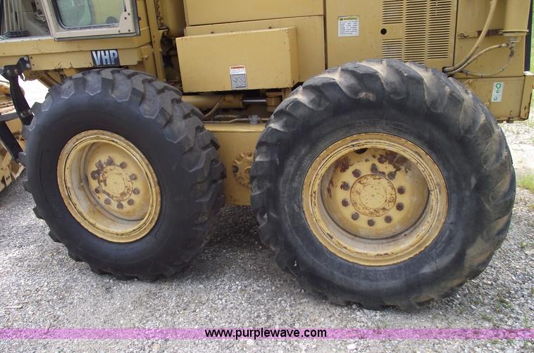 image for item A4038 1996 Caterpillar 135H motor grader