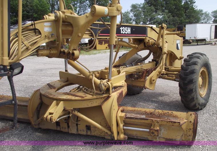 image for item A4038 1996 Caterpillar 135H motor grader