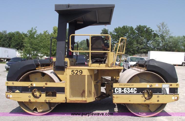 image for item A4039 1998 Caterpillar CB634C double drum vibratory roller