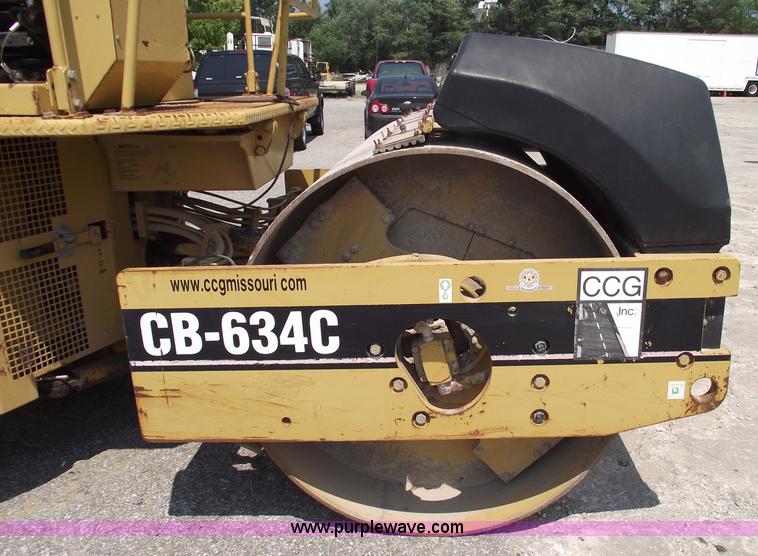 image for item A4039 1998 Caterpillar CB634C double drum vibratory roller