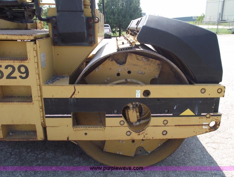 image for item A4039 1998 Caterpillar CB634C double drum vibratory roller
