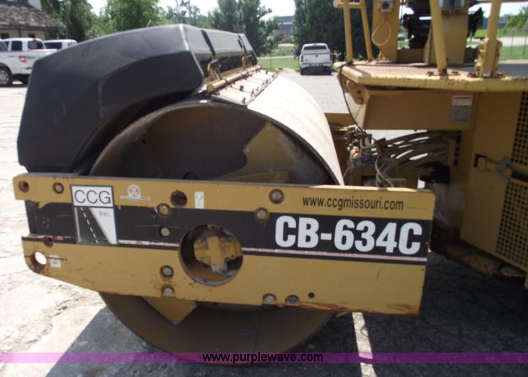 image for item A4039 1998 Caterpillar CB634C double drum vibratory roller